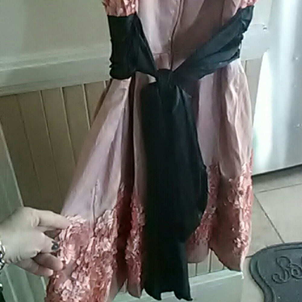 Dress - Picture 4 of 4